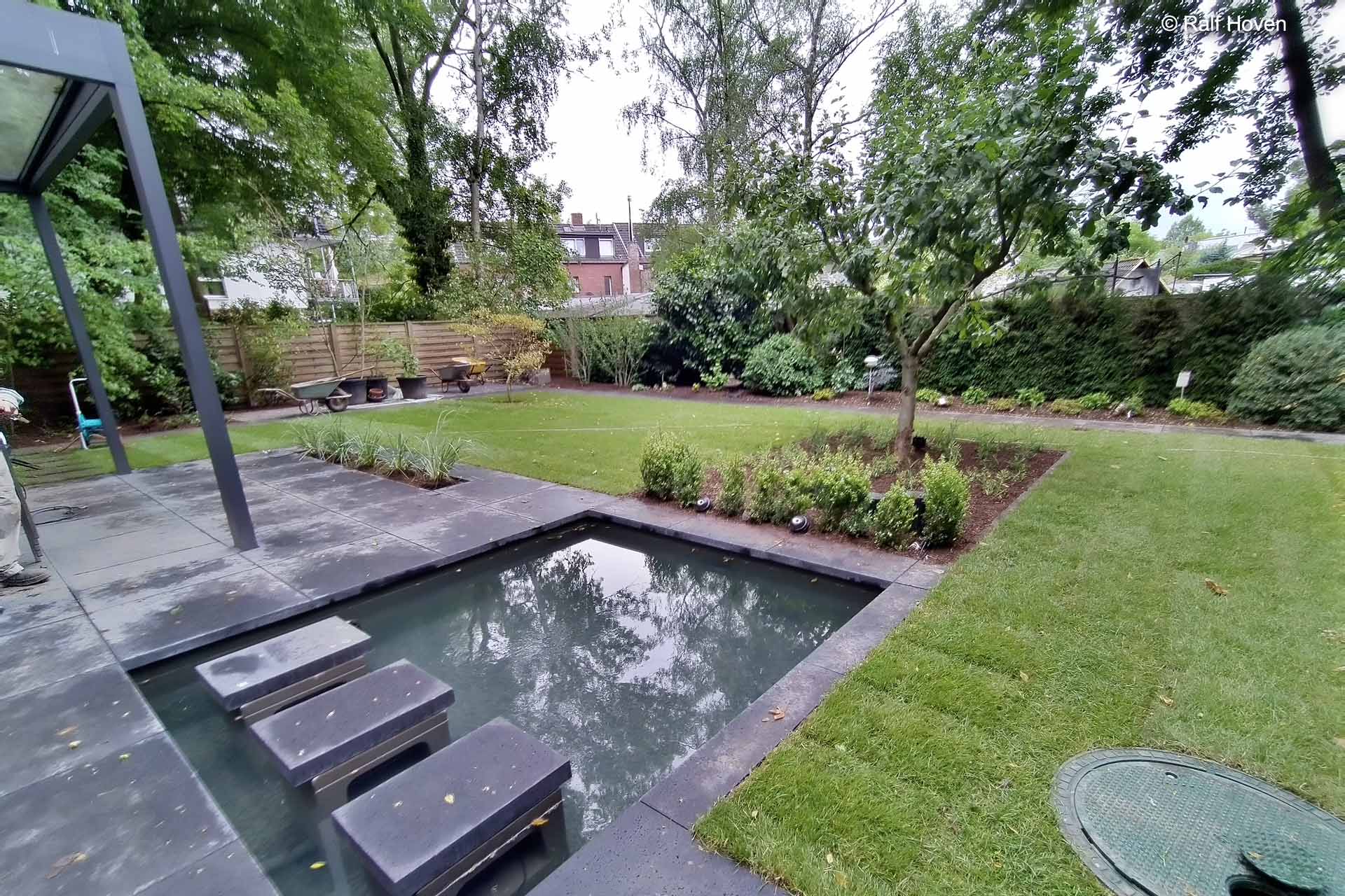 Gartengestaltung Köln modern pflegeleicht Wasserbecken