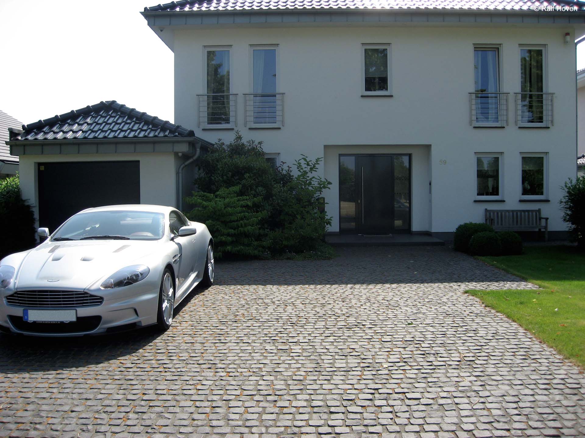 Gartengestaltung K&ouml;ln-M&uuml;ngersdorf hochwertig Natursteinplatten Basaltpflaster