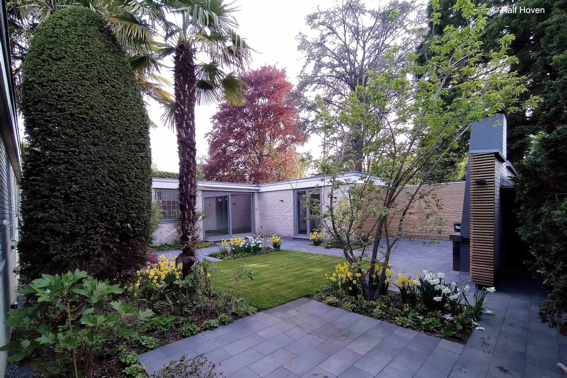 Gartengestaltung K&ouml;ln-Lindweiler geometrisch formal Wasserbecken Basaltlava