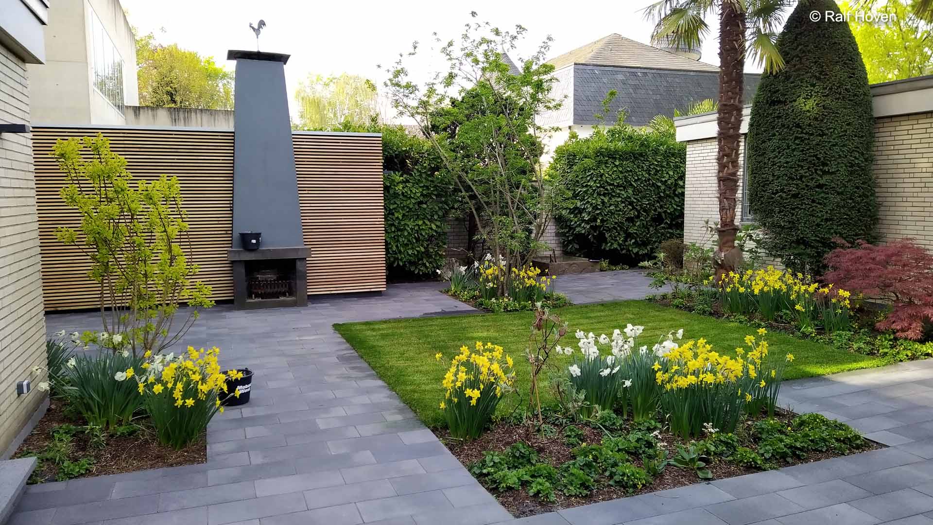 Gartengestaltung K&ouml;ln-Lindweiler geometrisch formal Wasserbecken Basaltlava