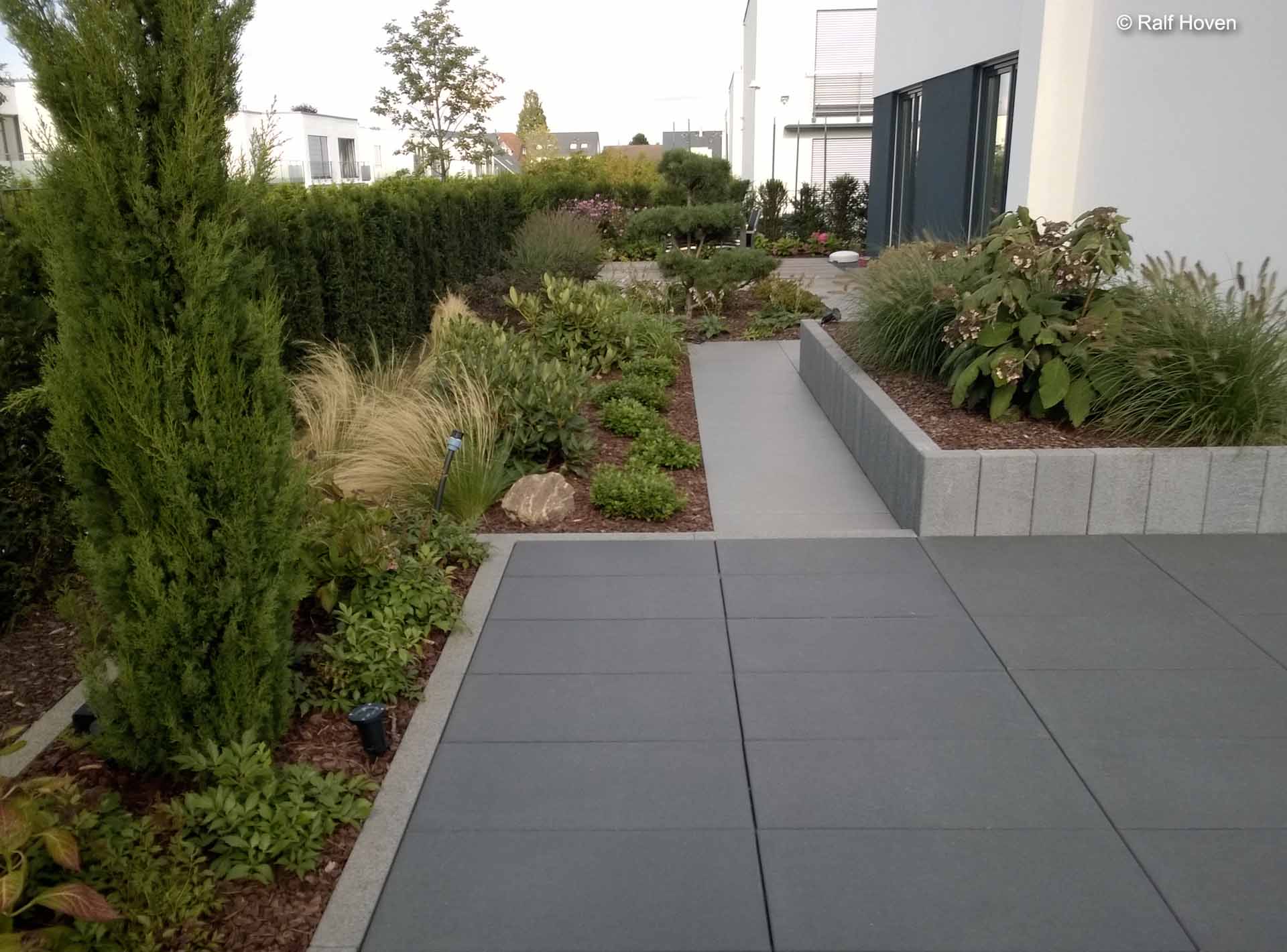 Gartengestaltung in K&ouml;ln Wege Terrassen Betonstein Metten