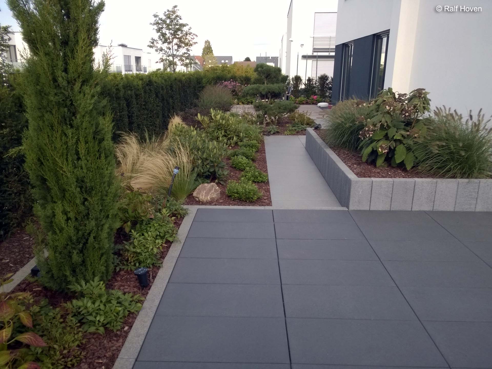 Gartengestaltung in Köln, Wege, Terrassen, Betonstein