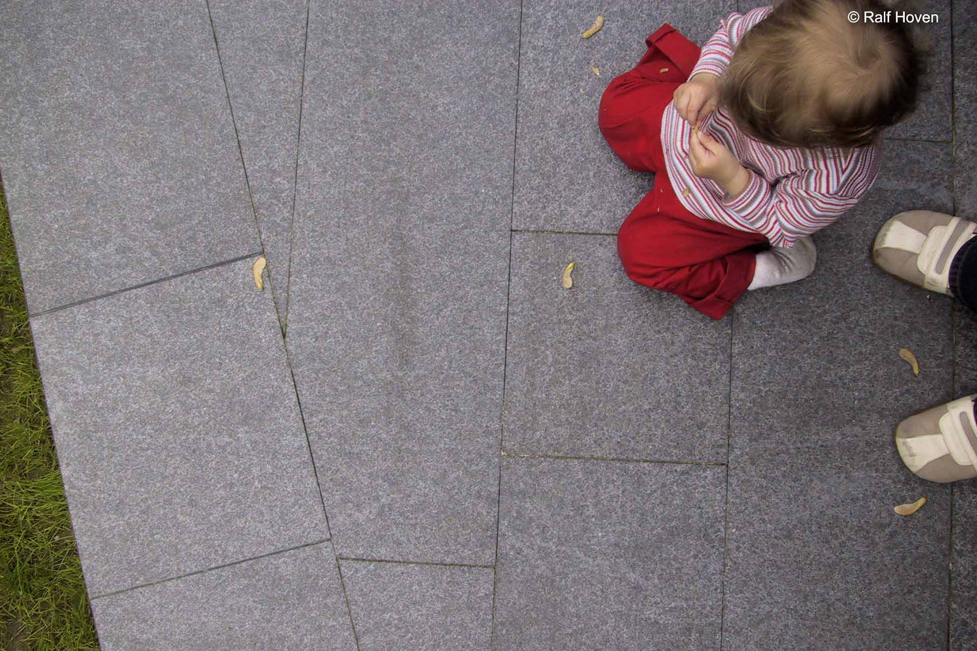 Gartengestaltung in K&ouml;ln Wege Terrrassen Naturstein Basaltlava